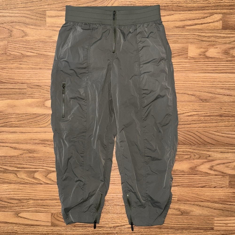 Lululemon Front-Zip Mid-Rise Ruched Crop Size 4 Olive Green Sexy Army Brat Pants